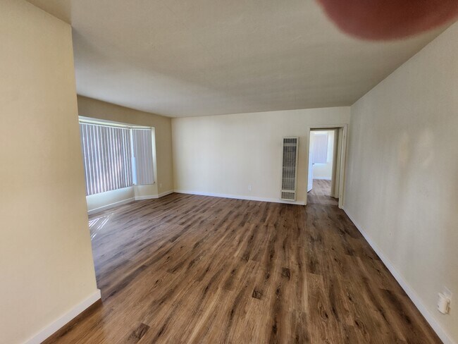 Building Photo - 130 S Pepper St