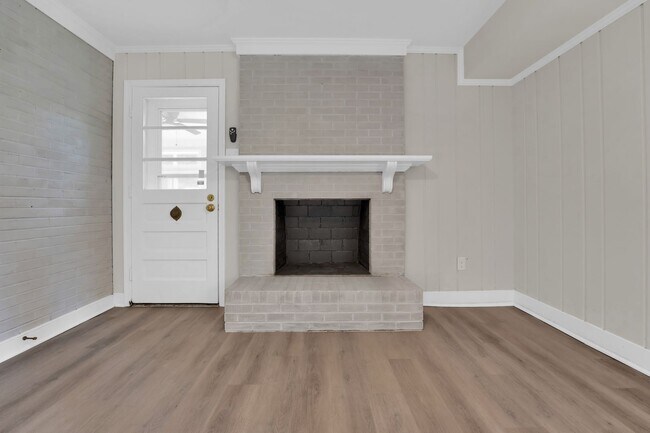 Building Photo - Beautiful Renovated 4 Bedroom 2.5 Bathroom Home for Rent!