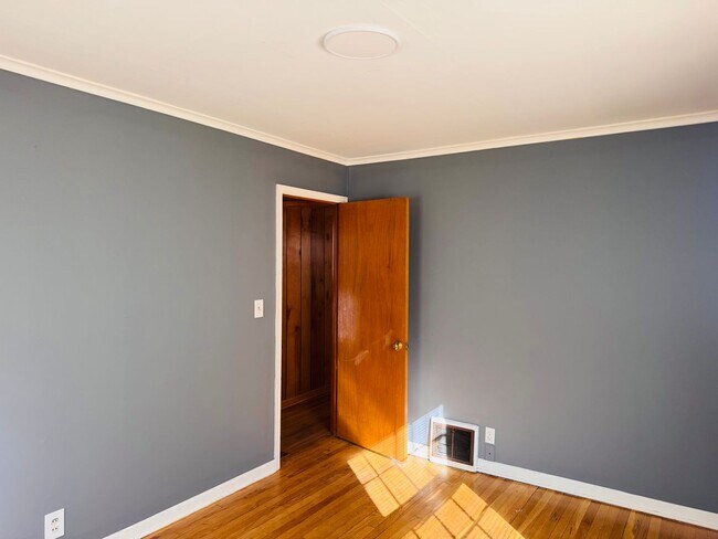 Building Photo - Adorable Waldo Location on Quiet Street