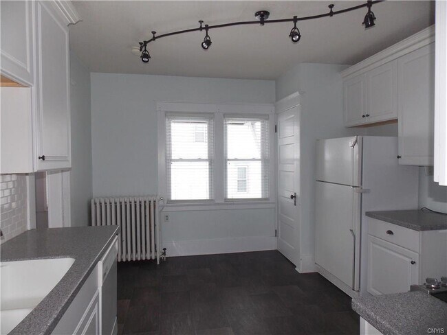 Building Photo - Village of Carthage 4 Bedroom / 2 Bath Ren...