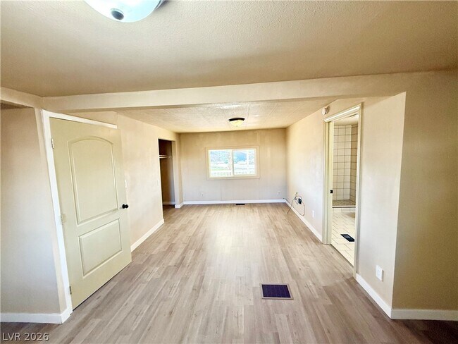 Building Photo - 1480 W Irons St