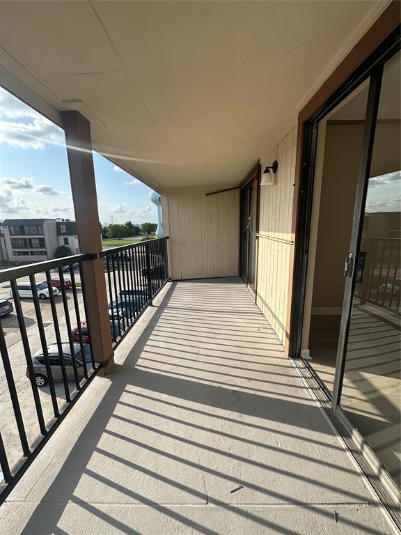 Building Photo - 206 Plaza Verde Dr