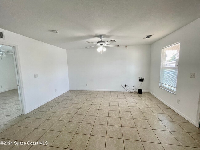 Building Photo - 1000 Dames Ct