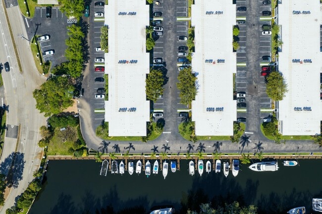 Building Photo - 6231 Bay Club Dr