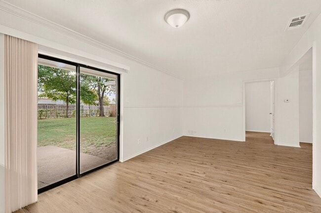 Building Photo - 802 Wisteria Way