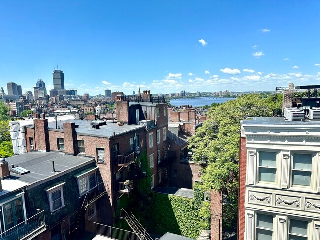 Building Photo - 108 Myrtle St