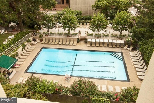 Building Photo - 220 Locust St