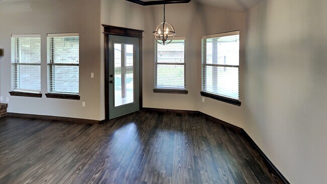 Building Photo - Very Beautiful Home in Mustang School Dist...