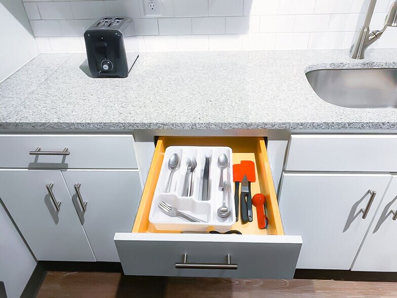 Building Photo - 2301 Ingersoll Ave