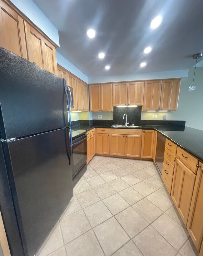 Building Photo - Live Large in PB w/ Ocean Views!