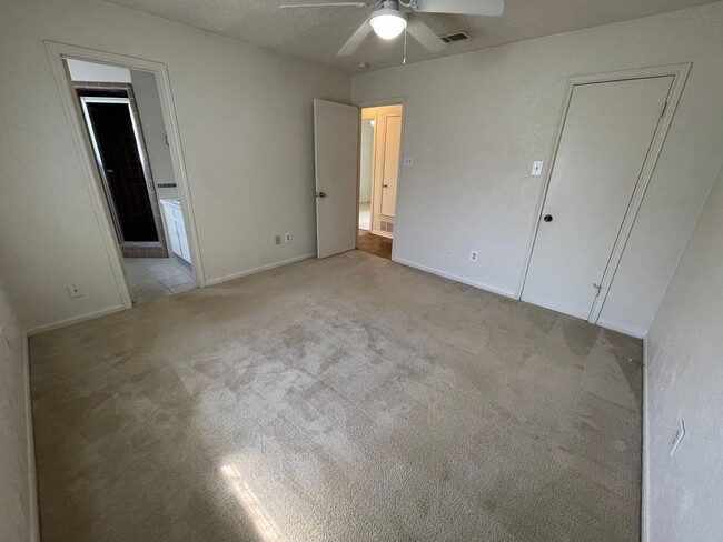 Building Photo - 2102 El Dorado Dr