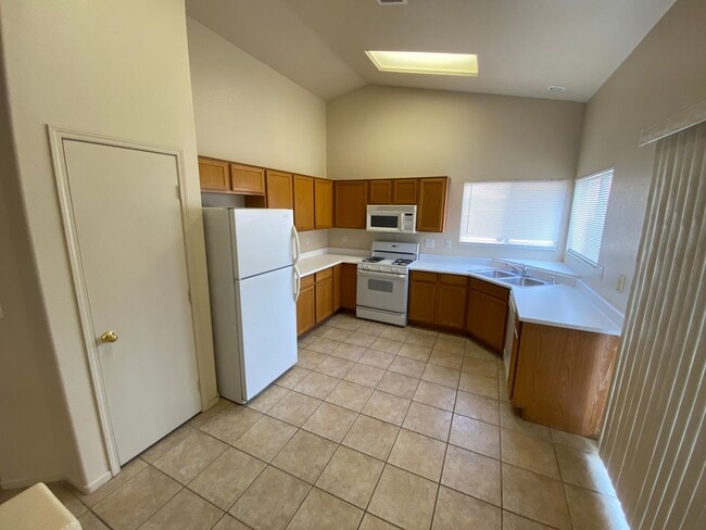 Building Photo - Great 3 bedroom/2 bathroom home in Henderson