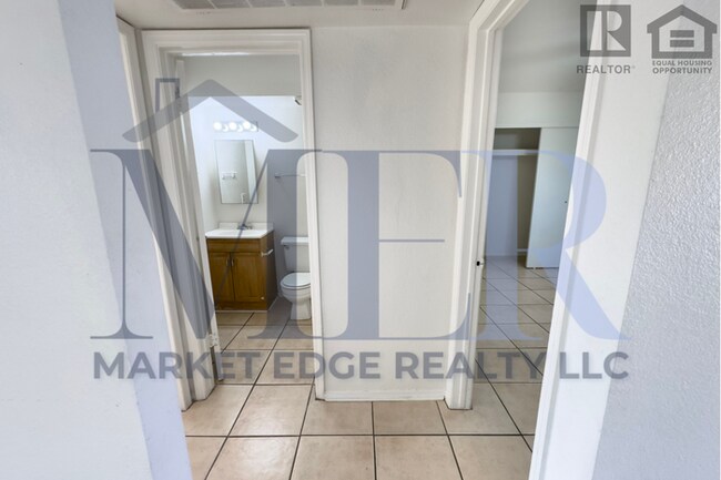 Building Photo - 2Bed/2Bath Apartment at Peoria Ave/19th Ave! Ready for Immediate Move-In! -- All Tile Flooring!