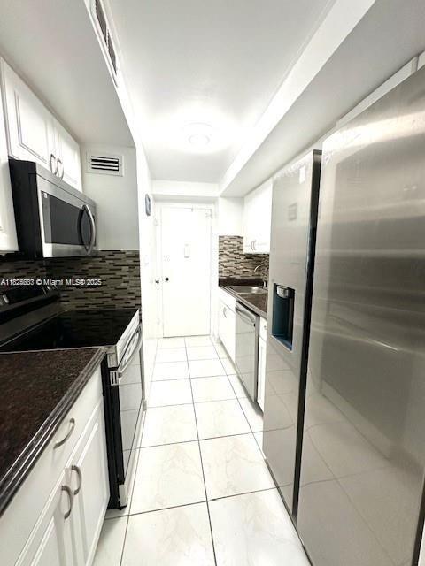 Building Photo - 3505 S Ocean Dr