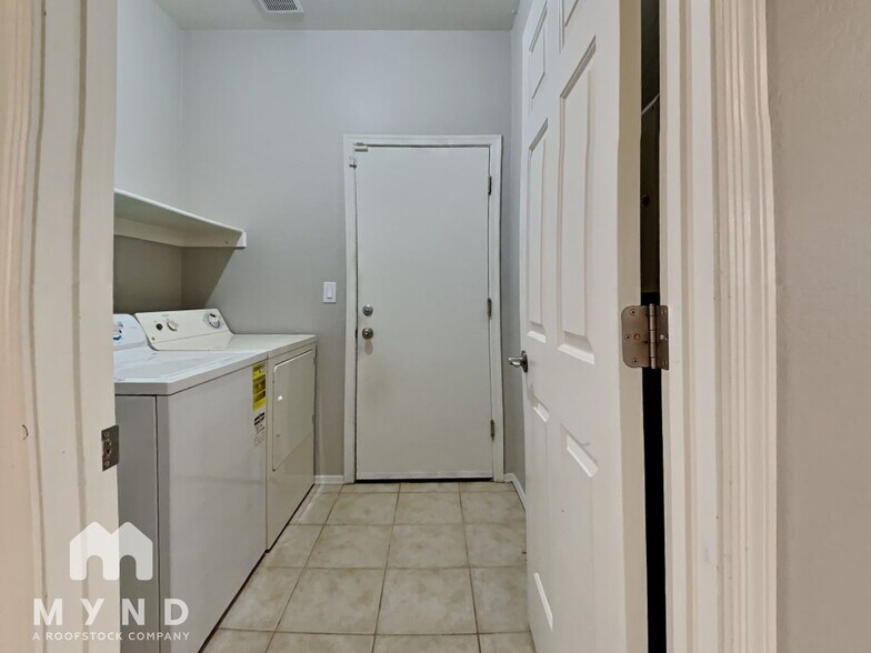 Building Photo - 39828 N Messner Way