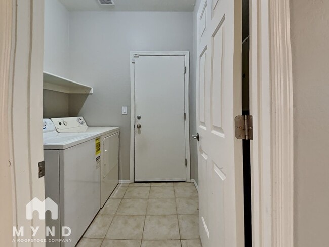 Building Photo - 39828 N Messner Way