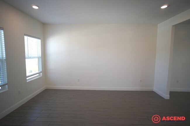 Building Photo - 4 Bedroom House in Gossamer Grove!