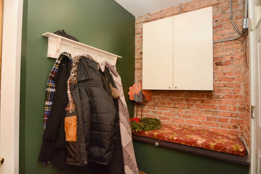 Building Photo - 1723 W Erie St