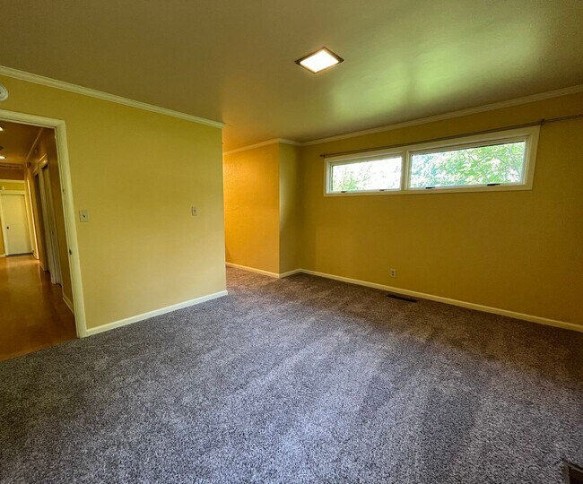 Building Photo - 3 Bedroom home near 41st & Harvard