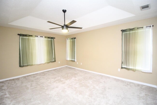Building Photo - 5947 Grandview Dr