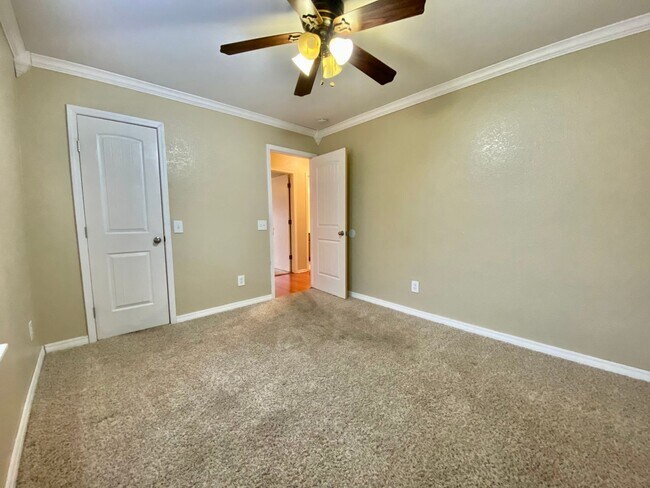 Building Photo - Wonderful 3 Bed, 2 Bath Home in Moore, OK