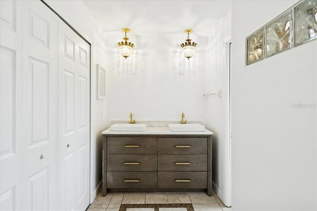 Building Photo - 521 Brookside Cir