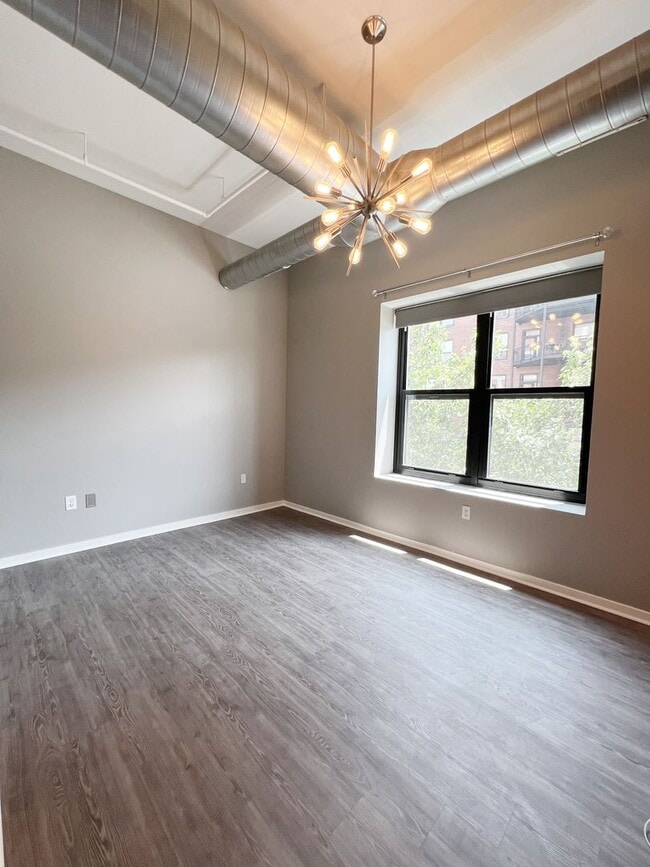Building Photo - Modern 2-Bedroom Downtown KC Condo with Pa...