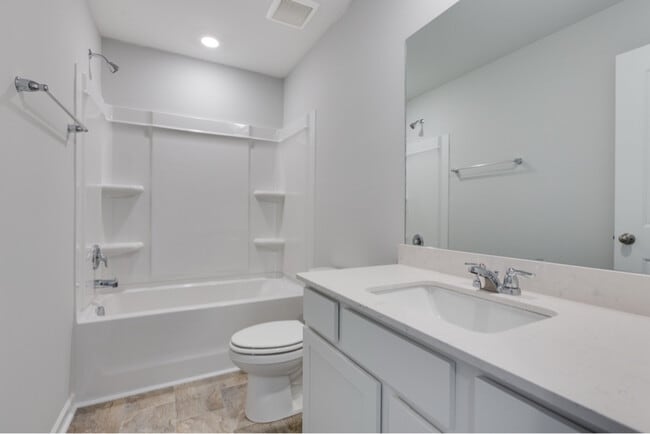 Building Photo - 810 Quinn Dr
