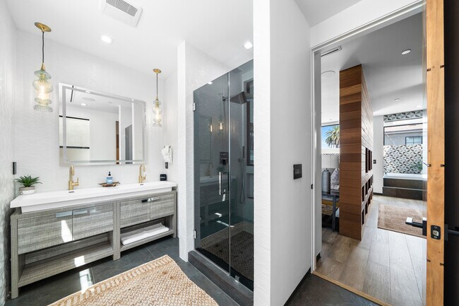 Building Photo - 838 California Ave