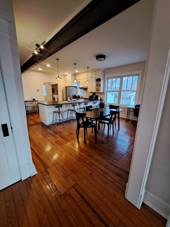 Building Photo - W&L Parents - Fully Furnished and Renovated Home