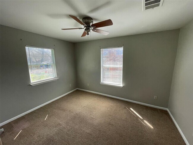 Building Photo - 1041 Lott Ave