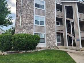 Building Photo - PRICE DROP! 
Beautiful Ground Floor 2 Bed 2 Bath Condo! Sunroom!