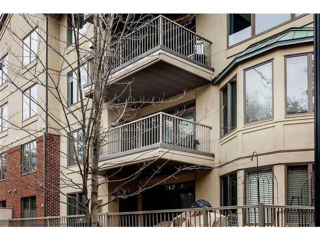 Building Photo - 5250 Grandview Square