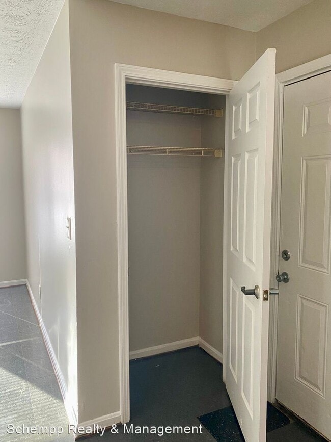 Building Photo - 3 br, 1 bath House - 2433 Slevin St. #2