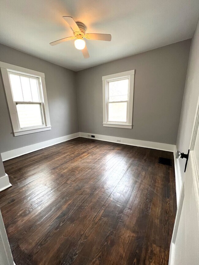 Building Photo - Charming 3 Bed, 1 Bath Home on a Quiet Street in Crafton Heights - Available 7/1!