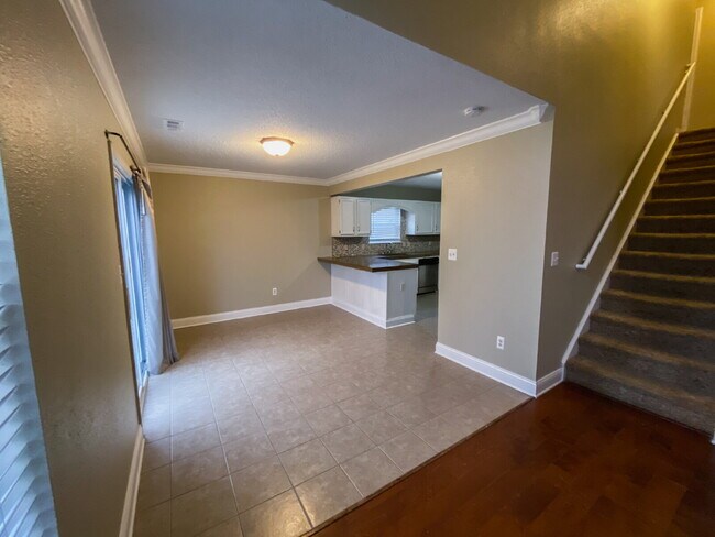 Building Photo - Welcome home to this charming 4-bedroom, 2.5-bath home in Noblesville!
