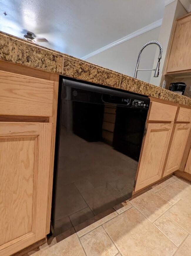 Building Photo - You will love this beautiful townhouse near Victoria Gardens!