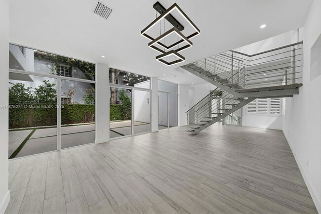 Building Photo - 5720 SW 24th St