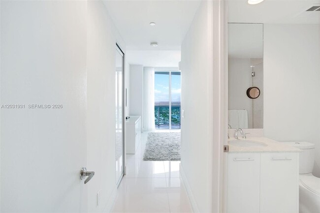 Building Photo - 2711 S Ocean Dr