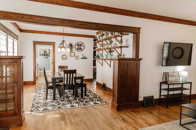 Building Photo - Charming 3 Bedroom Home with Hardwood Floo...