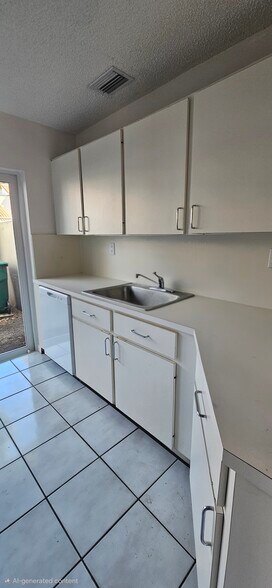 Building Photo - 6484 SW 129th Ave