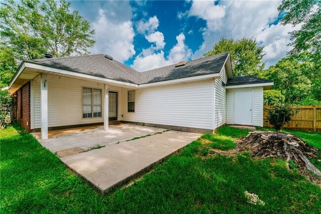 Building Photo - 957 Wesley Ave