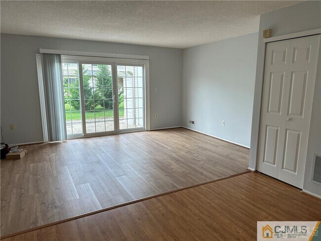 Building Photo - 31 Kingston Run