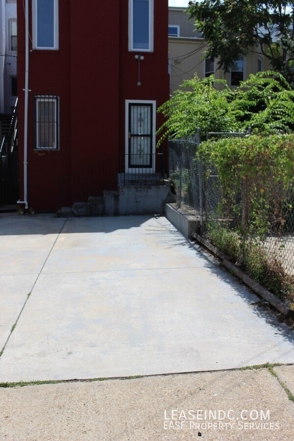 Building Photo - 1441 Clifton St NW
