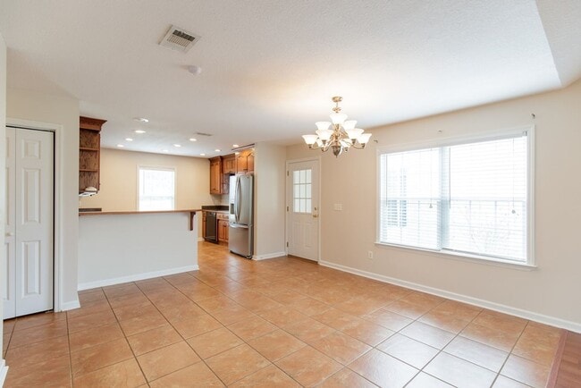 Building Photo - Luxurious 3 Bed/2 Bath Home with Modern Am...