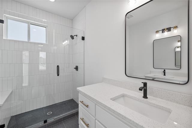Building Photo - 206 S Village Way
