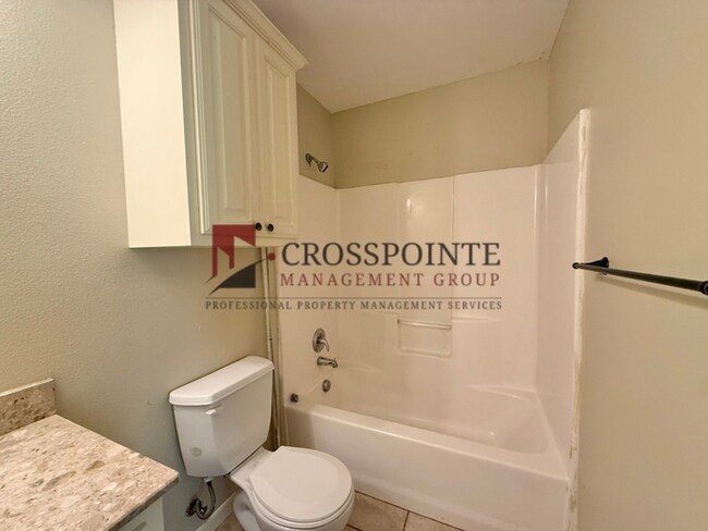 Building Photo - Tour Today! 2 Bedroom, 2 Bathroom Duplex!