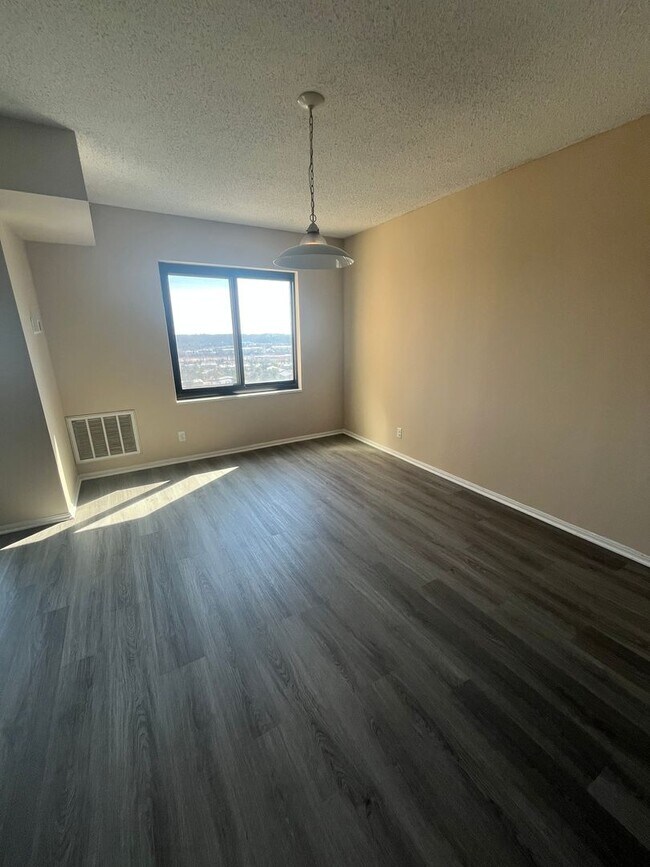 Building Photo - 203 Yoakum Pkwy