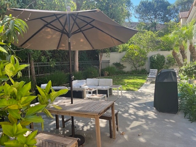 Building Photo - 9 Agostino