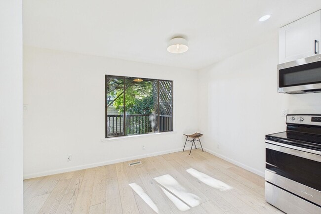 Building Photo - Quiet, light-filled 2BR condo with a private south-facing deck,